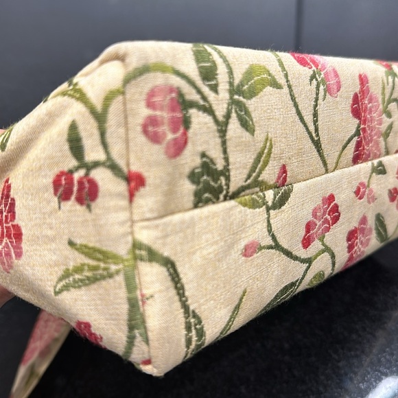 🌸🌺Kate Spade embroidered floral purse🌺🌸 - Picture 6 of 8